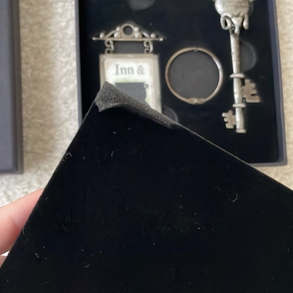 LitJoy Harry Potter Magical 'The Cracked Kettle Pub Key #22' - Picture 9 of 11